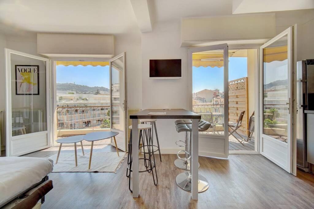 Photo of Livingroom in Prado - Republique
