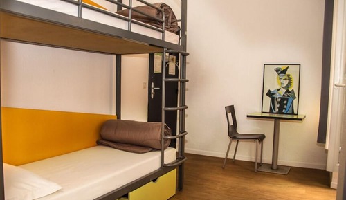 Room with 2 bunk beds with Ensuite Shower - Shared Toilets