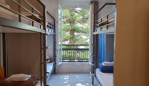 Room for 6 People with Shower - Shared Toilets