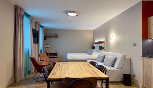 Family Apartment, 1 Queen Bed, Non Smoking, Kitchenette (with Single Sofabed;with Sofabed)