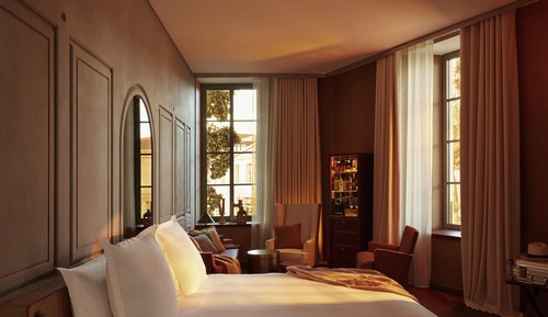 Junior Suite, 1 King Bed, City View, Corner