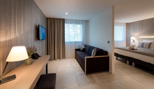 Junior Suite, 1 King Bed, Kitchen
