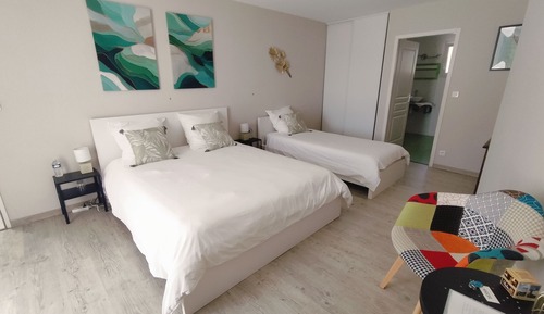 Triple Room, Ensuite, Pool View