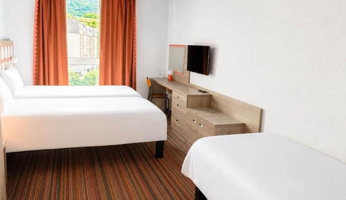 Room, 3 Twin Beds (Pop)