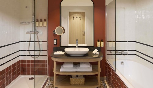 Deluxe Suite, 1 King Bed with Sofa bed