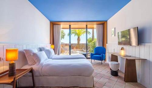 Room 105 ft² with terrace -Swimming pool level 