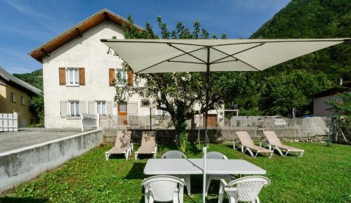 One-Bedroom Apartment with Garden View
