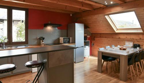 Two-Bedroom Apartment with Mountain View