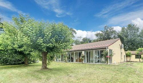 Family Room with Garden View