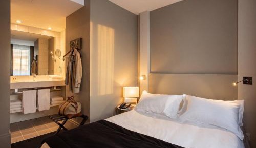 Small Club Room 