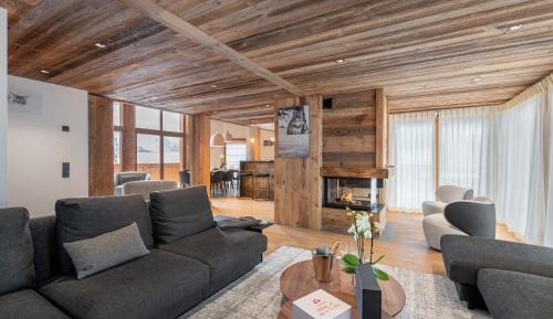 Chalet (10 Adults)