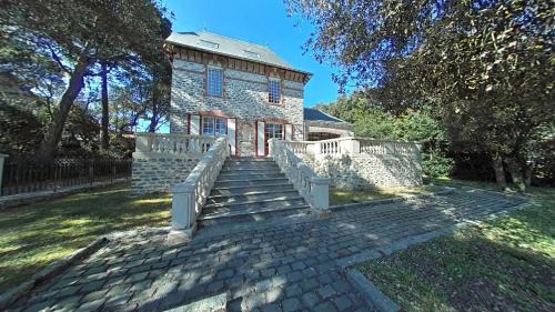 Six-Bedroom House