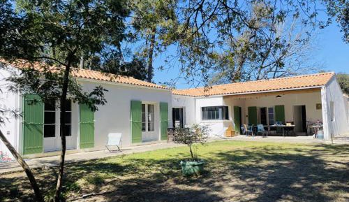 Villa with Garden View