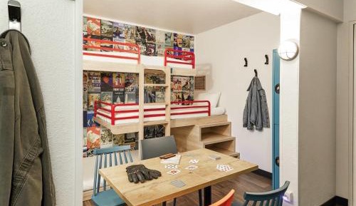 6-Bed Dormitory Room with Shared Bathroom
