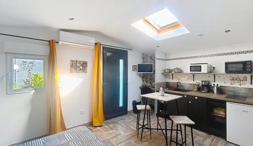 Studio Apartment with Queen Bed