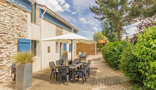 Holiday Home (8 Adults)