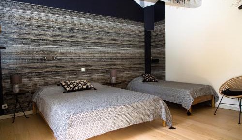 Deluxe Room (2 Adults + 1 Child)