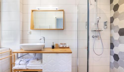 Deluxe Double Room with Shower