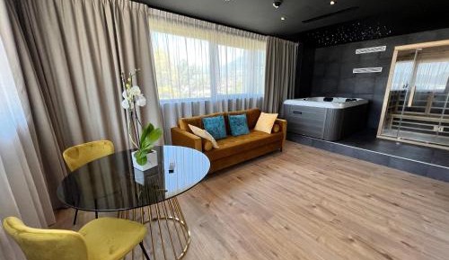 Suite with Hot Tub