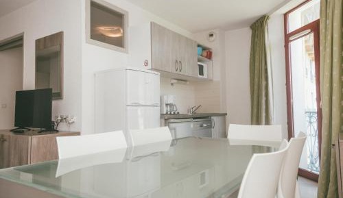 One-Bedroom Apartment with Twin Beds