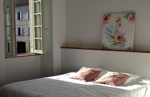 Navarrenx Hotel | Logis Hôtel Le Commerce