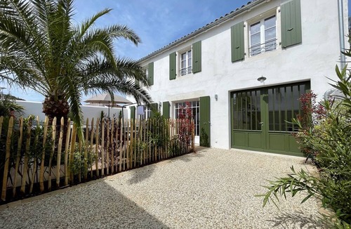 La Flotte Villa | Beautiful house in the heart of the village with private spa