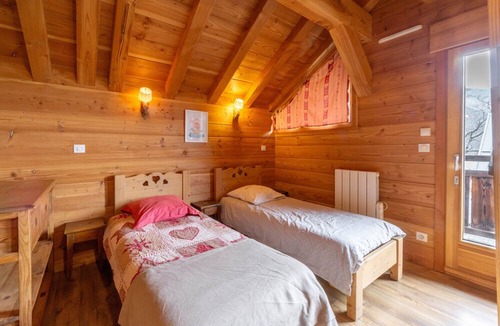 Saint-Colomban-des-Villards Apartment | Apartment 'Grand Appartement' with Mountain View, Shared Terrace and Shared Garden