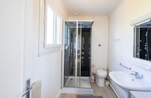 Yzosse House | Charming and spacious detached house with private terrace, private garden and Wi-Fi.