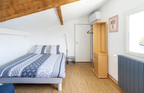 Yzosse House | Charming and spacious detached house with private terrace, private garden and Wi-Fi.