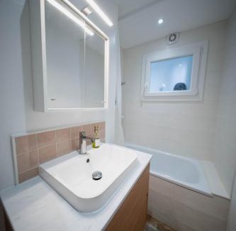 Joncours-Proce Apartment | T3 lumineux avec balcon et parking, 6 pers, Procé
