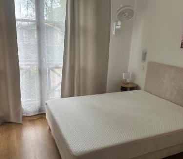 Salles House | Villa de l Eyre