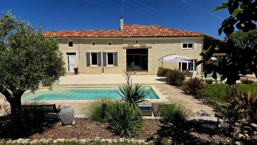 Saint-Aulais-la-Chapelle Apartment | Gîte avec piscine au cœur de la campagne