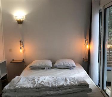 Leon Resort | Cottage refait à neuf en octobre 2025 dans villages vacances Fougeres villages sous les pins pas de draps serviettes dans le logement ménage à vous de le faire obligatoirement