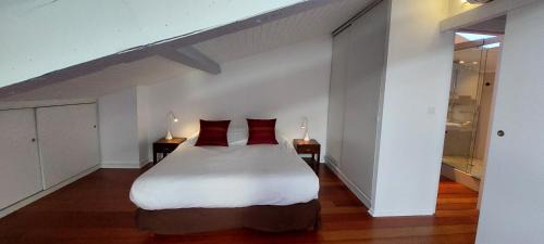 Bordeaux Golden Triangle Apartment | Appartement calme avec terrasse - 2 chambres Bordeaux