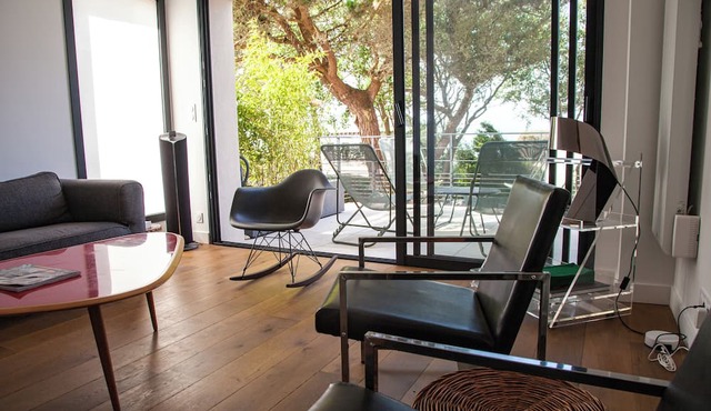 Villa with sea view - 2-minute walk to the beach