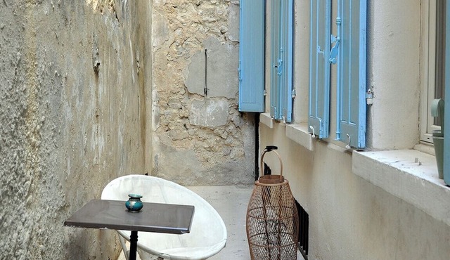 Spacious cocoon with private courtyard