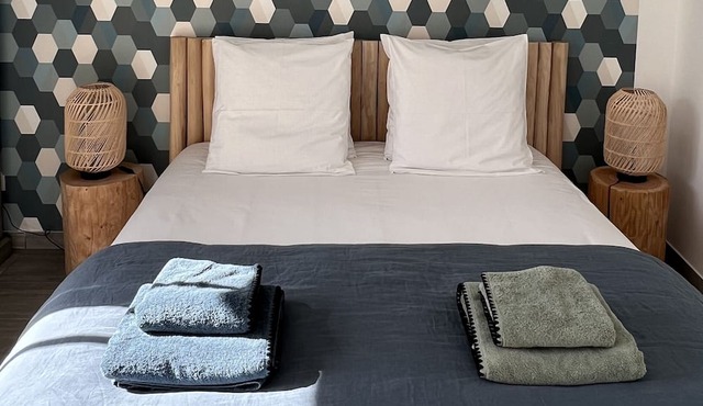 Apartment 'Maison Biscaya Appt 2 À 4 Pers' with Mountain View, Shared Pool and Wi-Fi