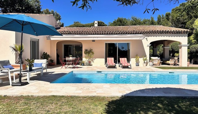 Charming villa with swimming pool & petanque court, 5 minutes from Valbonne