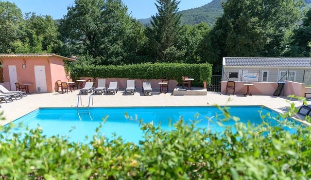 Camping 2 étoiles - Piscine - ccbgb0e