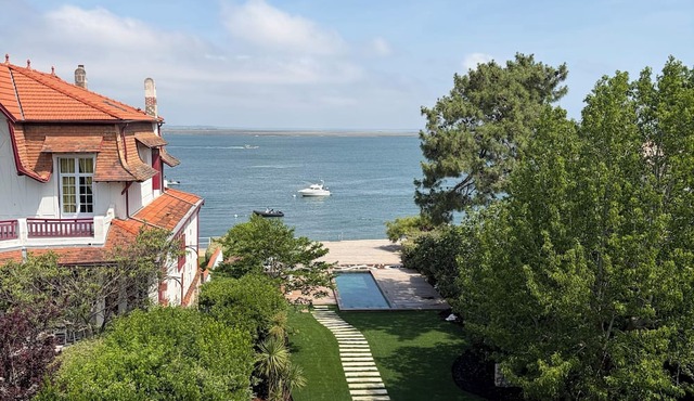 Villa D'exception first line Arcachon with swimming pool, seaside