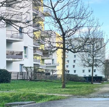 Spacieux T3 - lumineux - île de Nantes & centre ville avec terrasse et parking